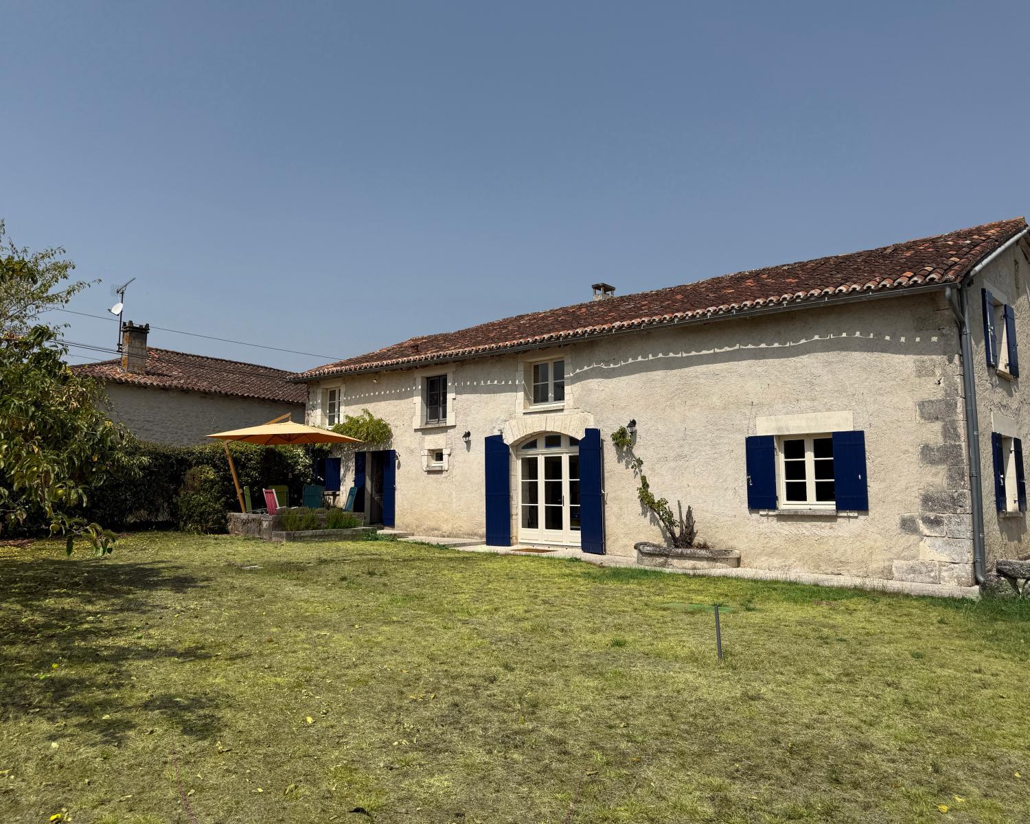  en venta casa independiente Cherval Dordoña 1