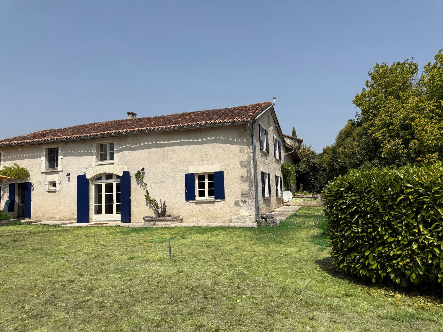  en venta casa independiente Cherval Dordoña 3