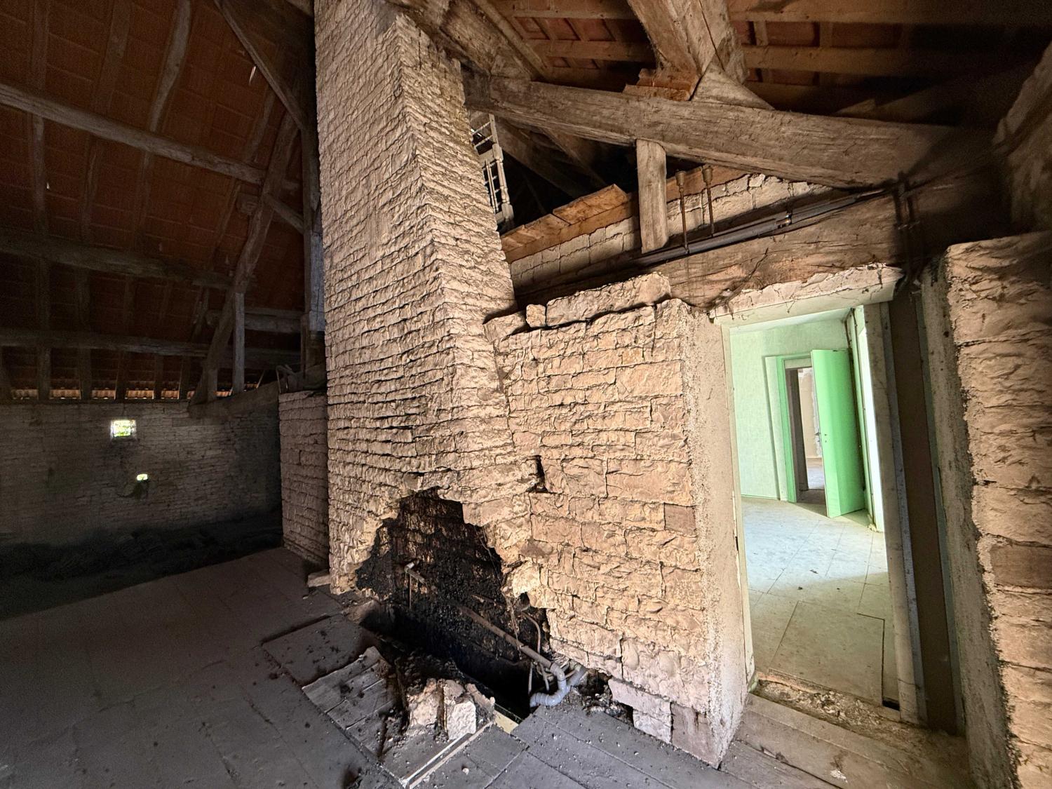 en venta finca de pueblo Châteauvillain Haute-Marne 28