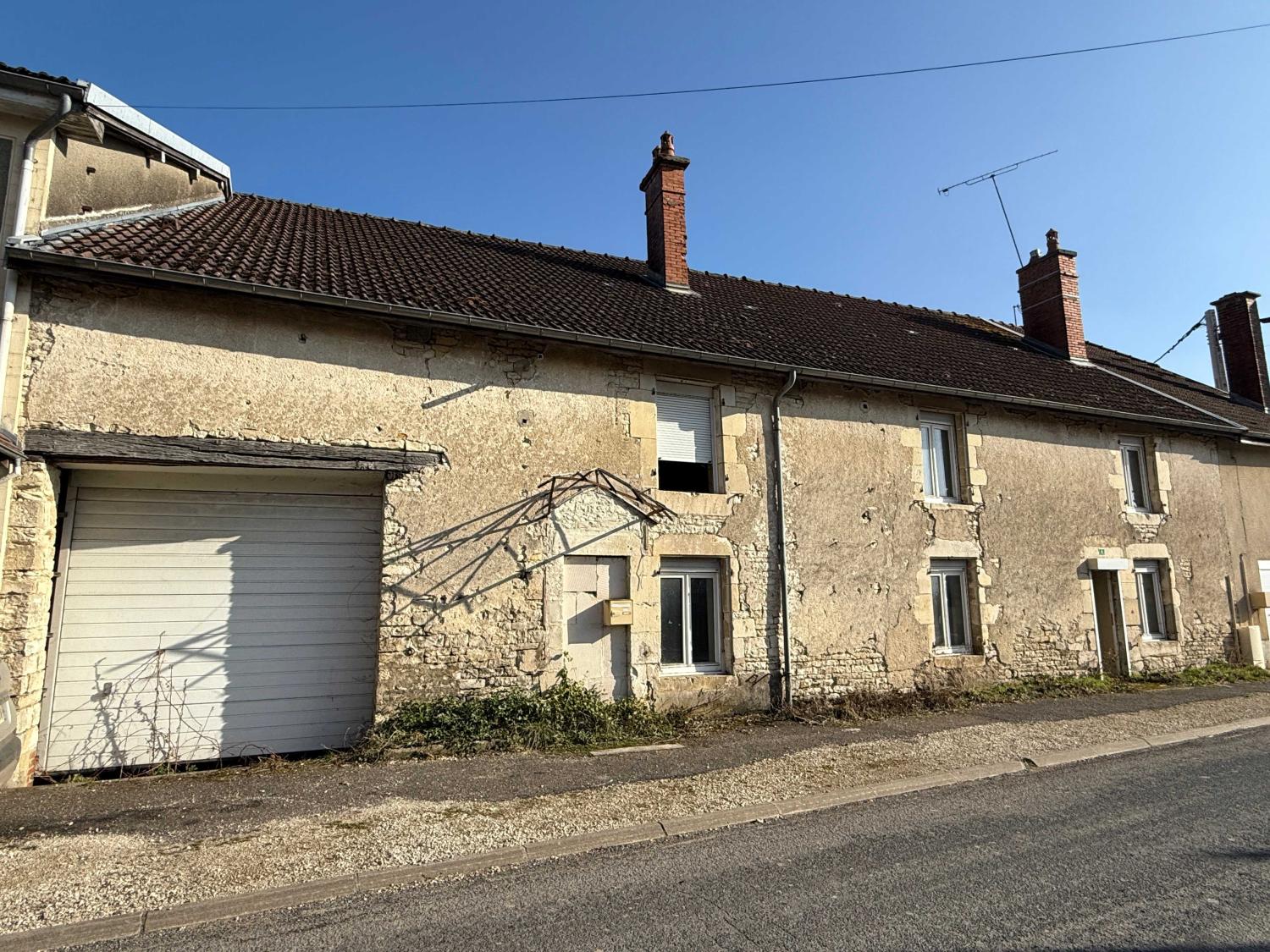  en venta finca de pueblo Châteauvillain Haute-Marne 33