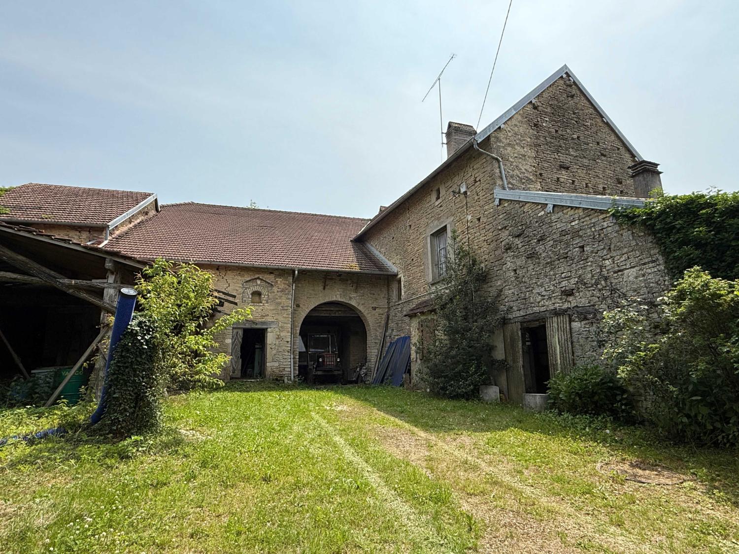  en venta finca de pueblo Confracourt Haute-Saône 44