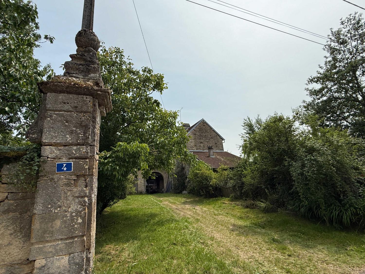  en venta finca de pueblo Confracourt Haute-Saône 46