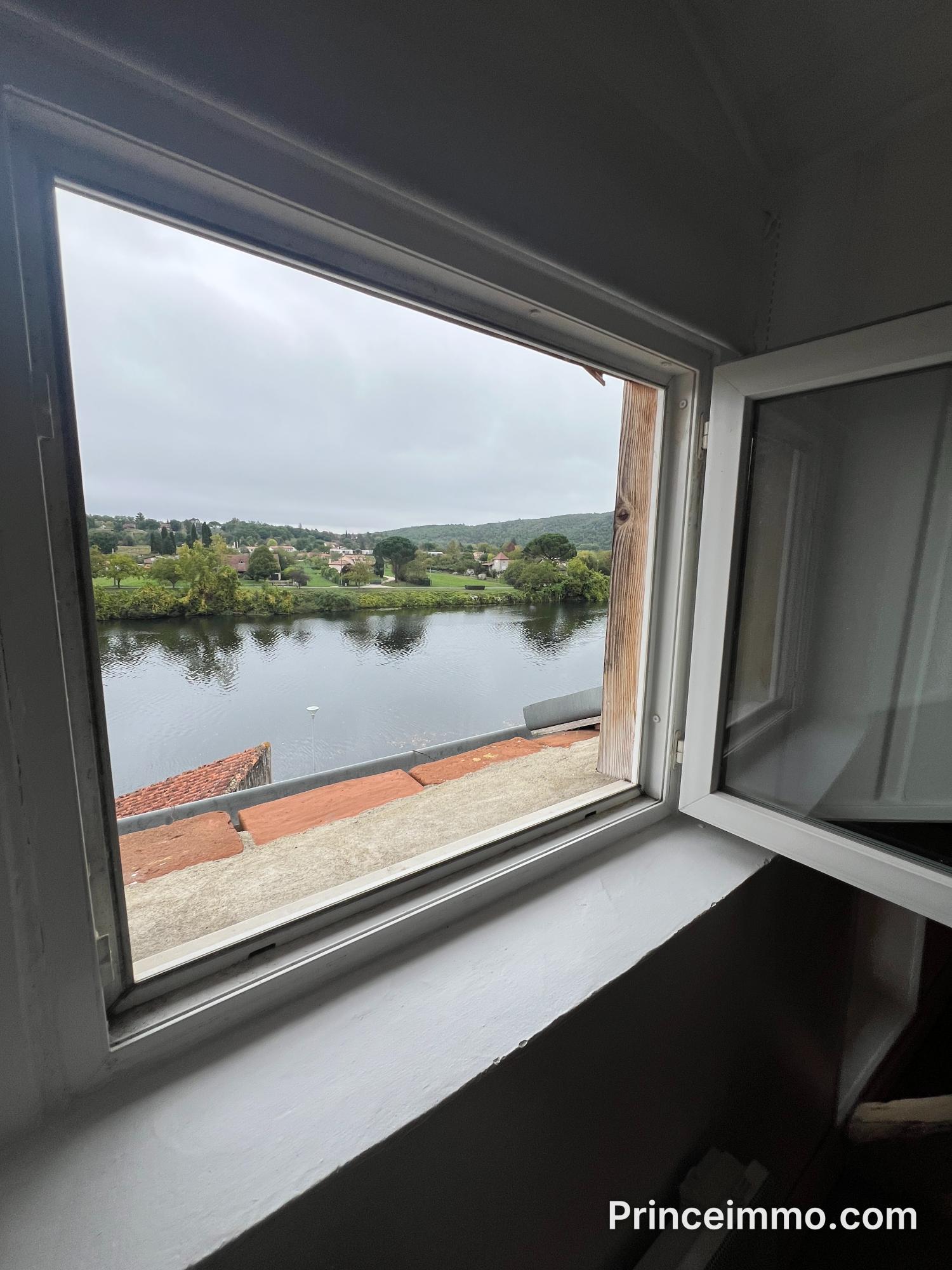  en venta casa de pueblo Douelle Lot 15