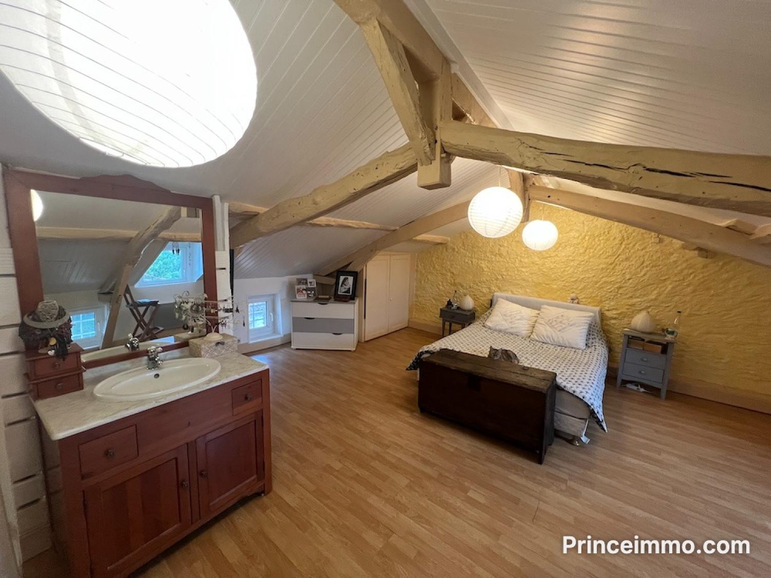 en venta casa de pueblo Douelle Lot 16