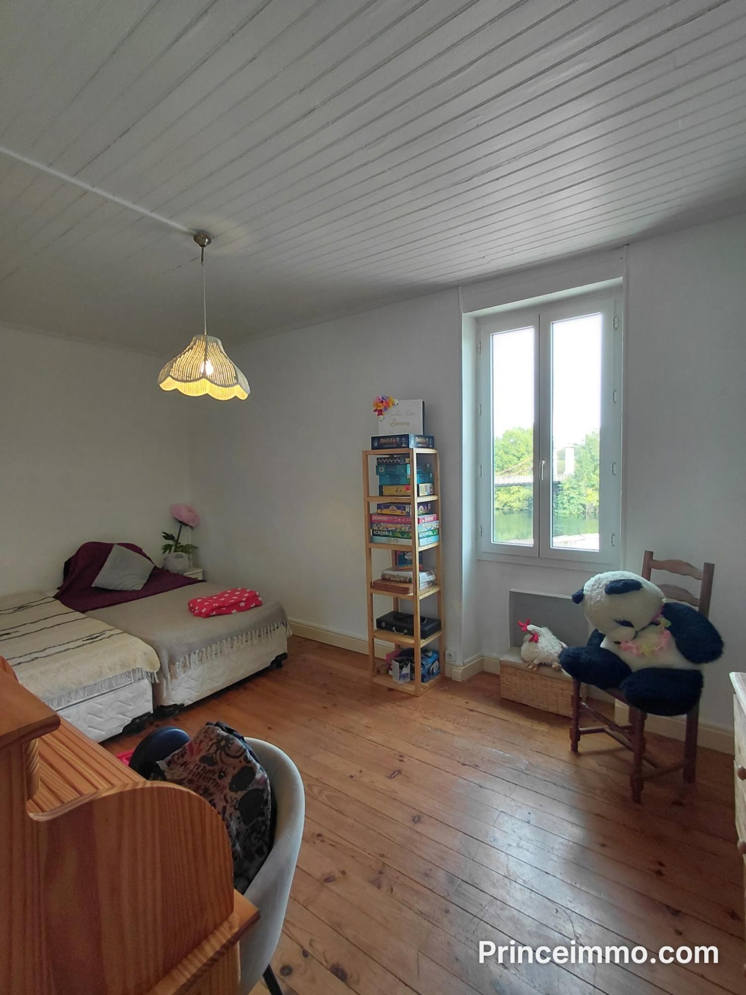  en venta casa de pueblo Douelle Lot 18