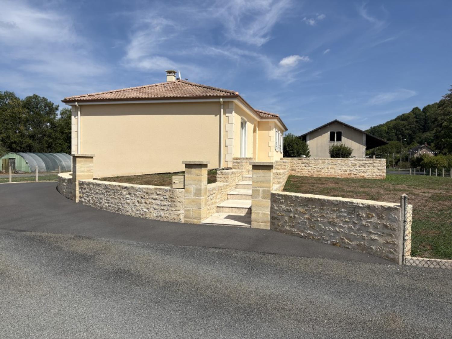 en venta casa independiente Ayen Corrèze 16