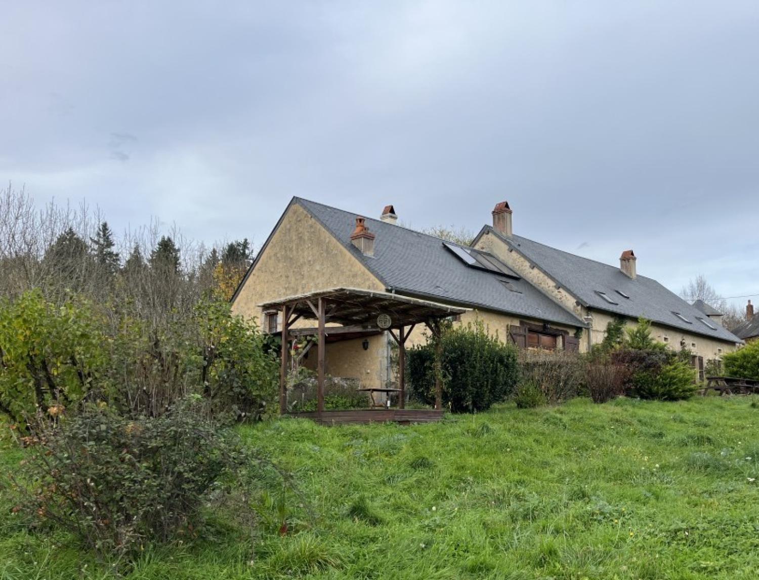  en venta casa con anexo de invitados Saint-Hilaire-en-Morvan Nièvre 1