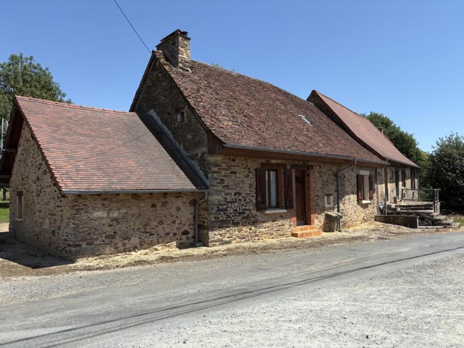  en venta casa con anexo de invitados Beyssenac Corrèze 2