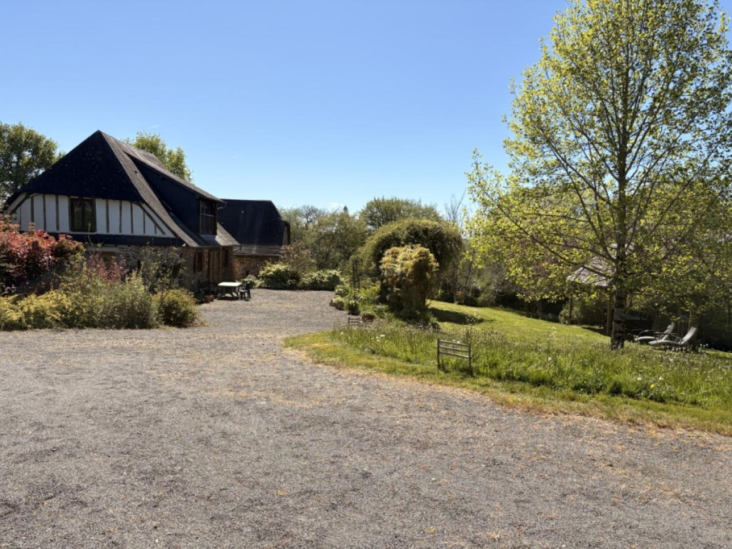 en venta casa con anexo de invitados Lascaux Corrèze 1