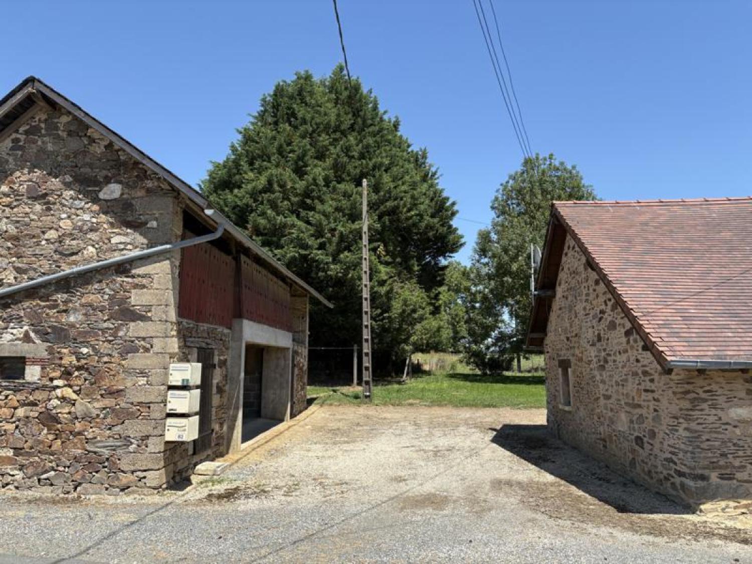  en venta casa con anexo de invitados Beyssenac Corrèze 22