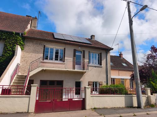 Luzy Nièvre casa de pueblo foto